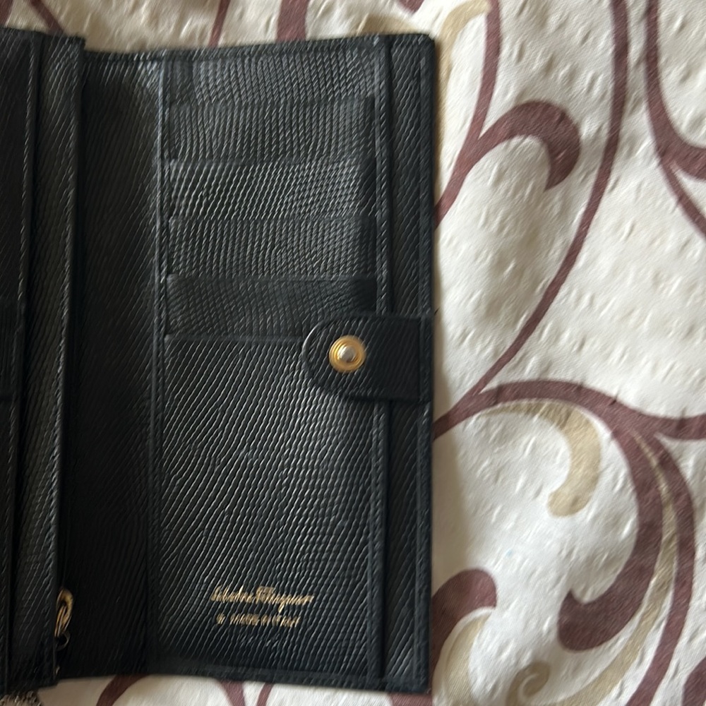 Authentic Ferragamo long leather wallet and key holder. - Picture 13 of 16